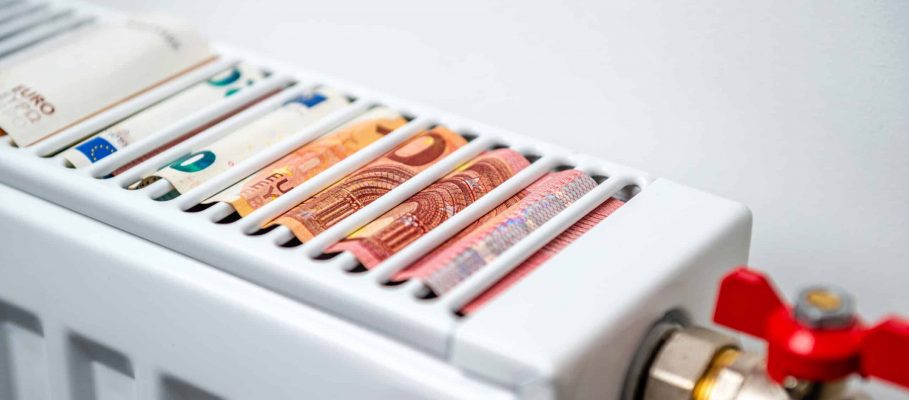 Geldscheine auf einem Heizkörper